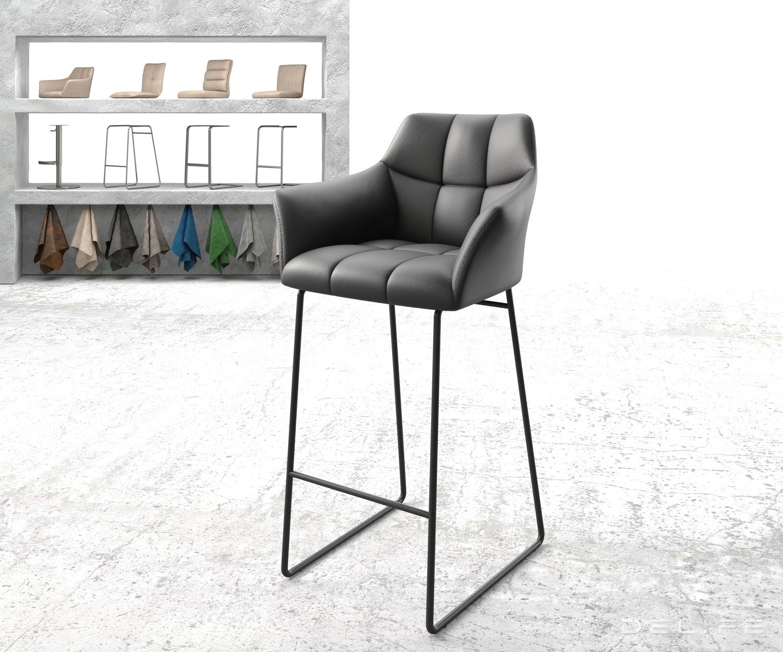 Barska stolica Yulo, Materijal: Koža