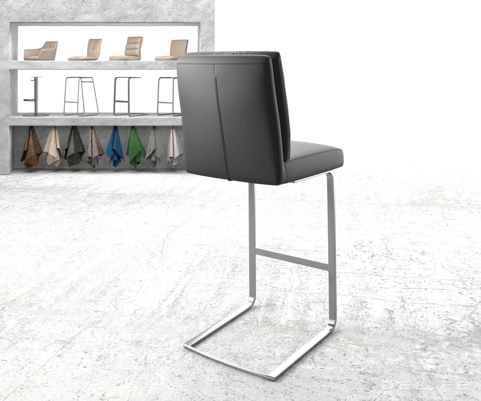 Barska stolica Pela, Materijal: Koža