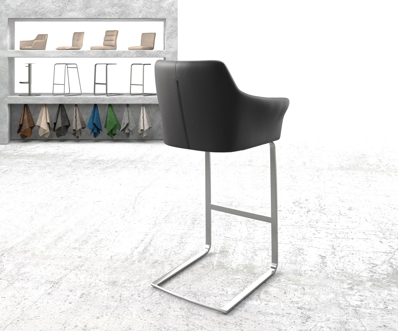 Barska stolica Yulo, Materijal: Koža