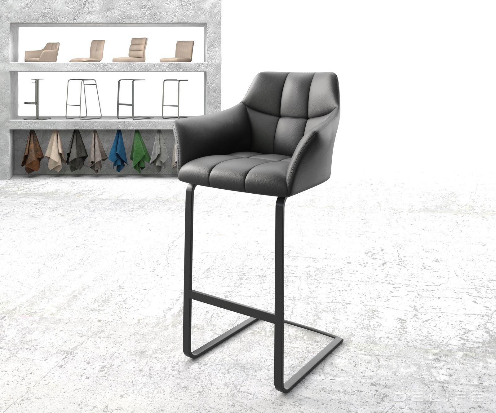 Barska stolica Yulo, Materijal: Koža