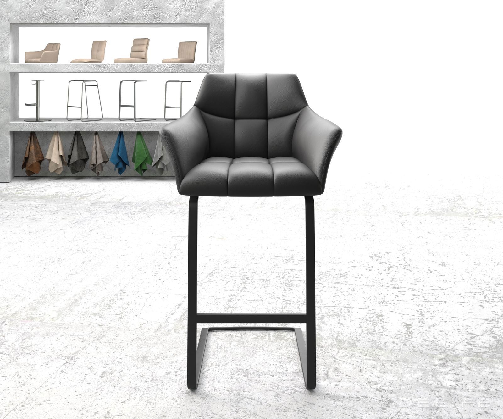 Barska stolica Yulo, Materijal: Koža