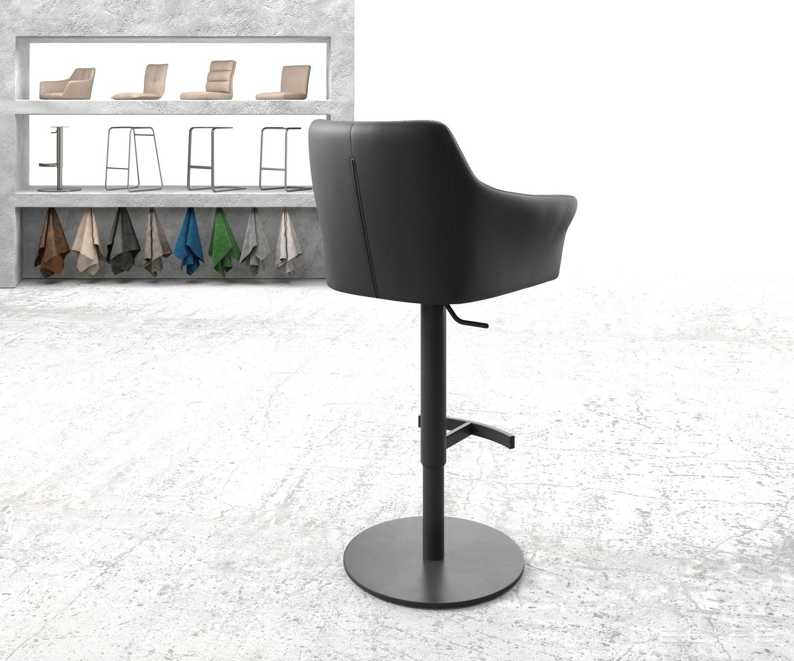 Barska stolica Yulo, Materijal: Koža