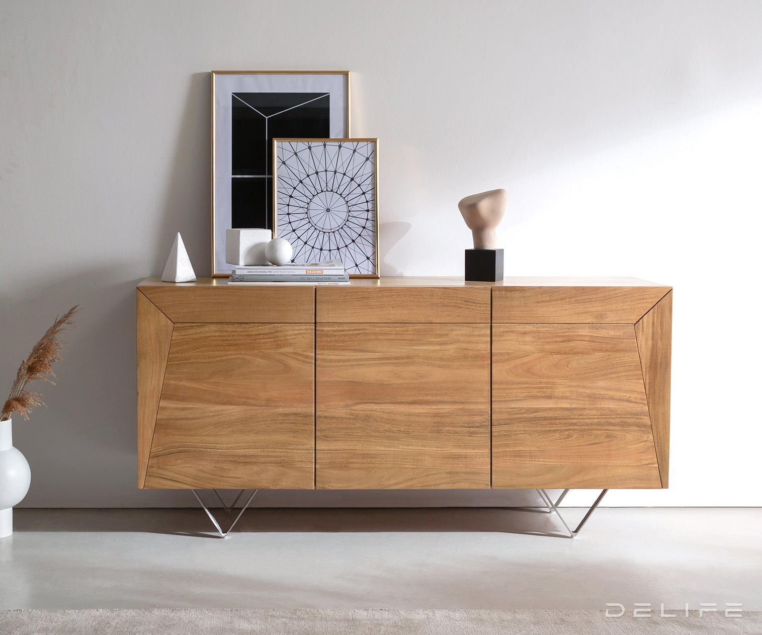 Komoda Kayu, Materijal: Bagrem