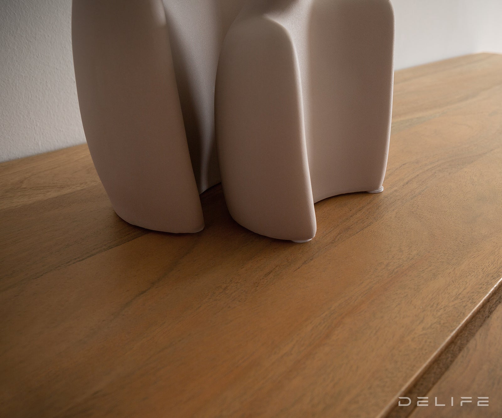 Visoka komoda Kayu, Materijal: bagrem