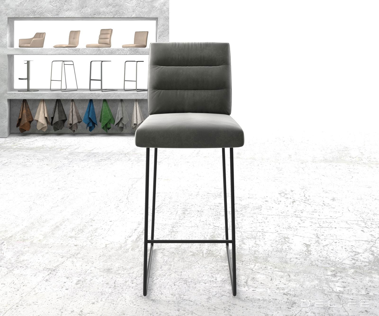 Barska stolica Pela, Materijal: Baršun