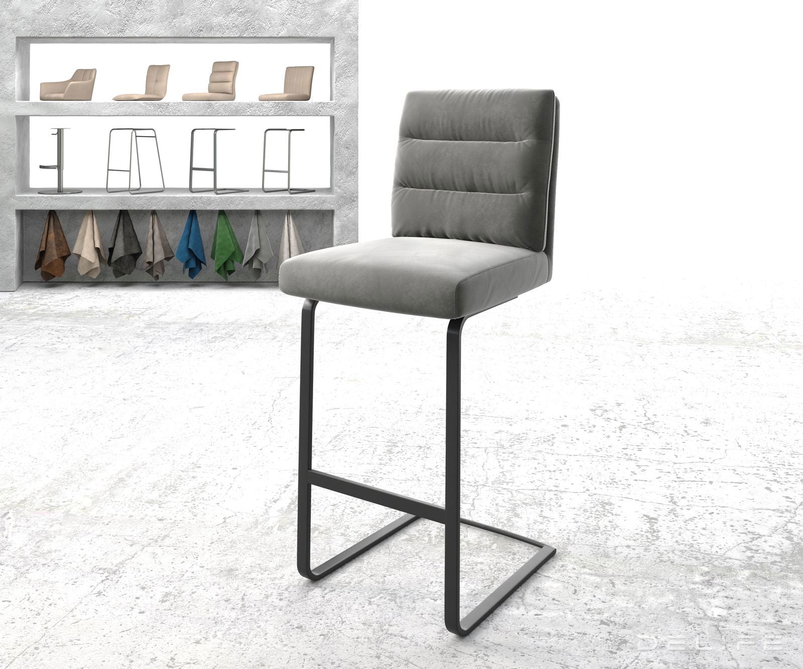 Barska stolica Pela, Materijal: Baršun