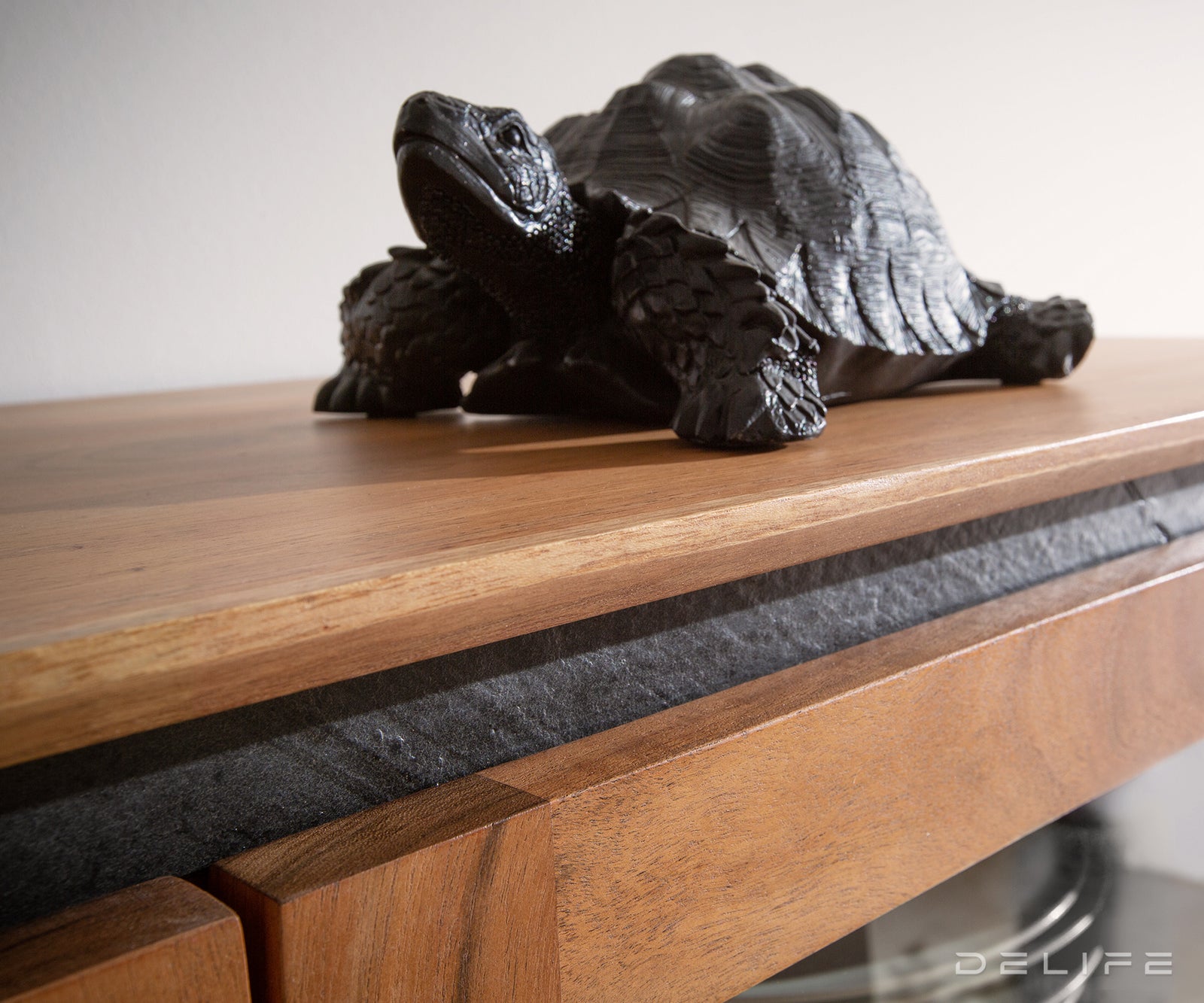 Visoka komoda Stonegrace, Materijal: Bagrem