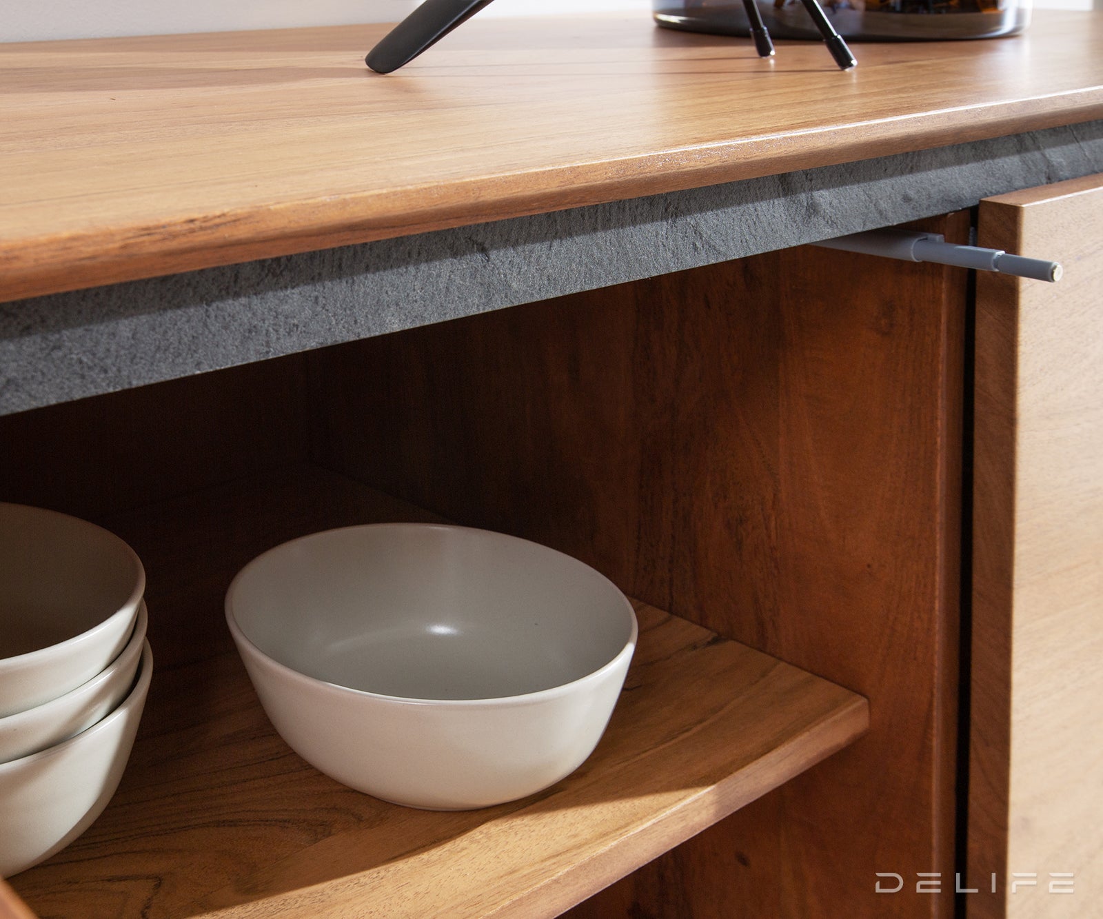 Komoda Stonegrace, Materijal: Bagrem