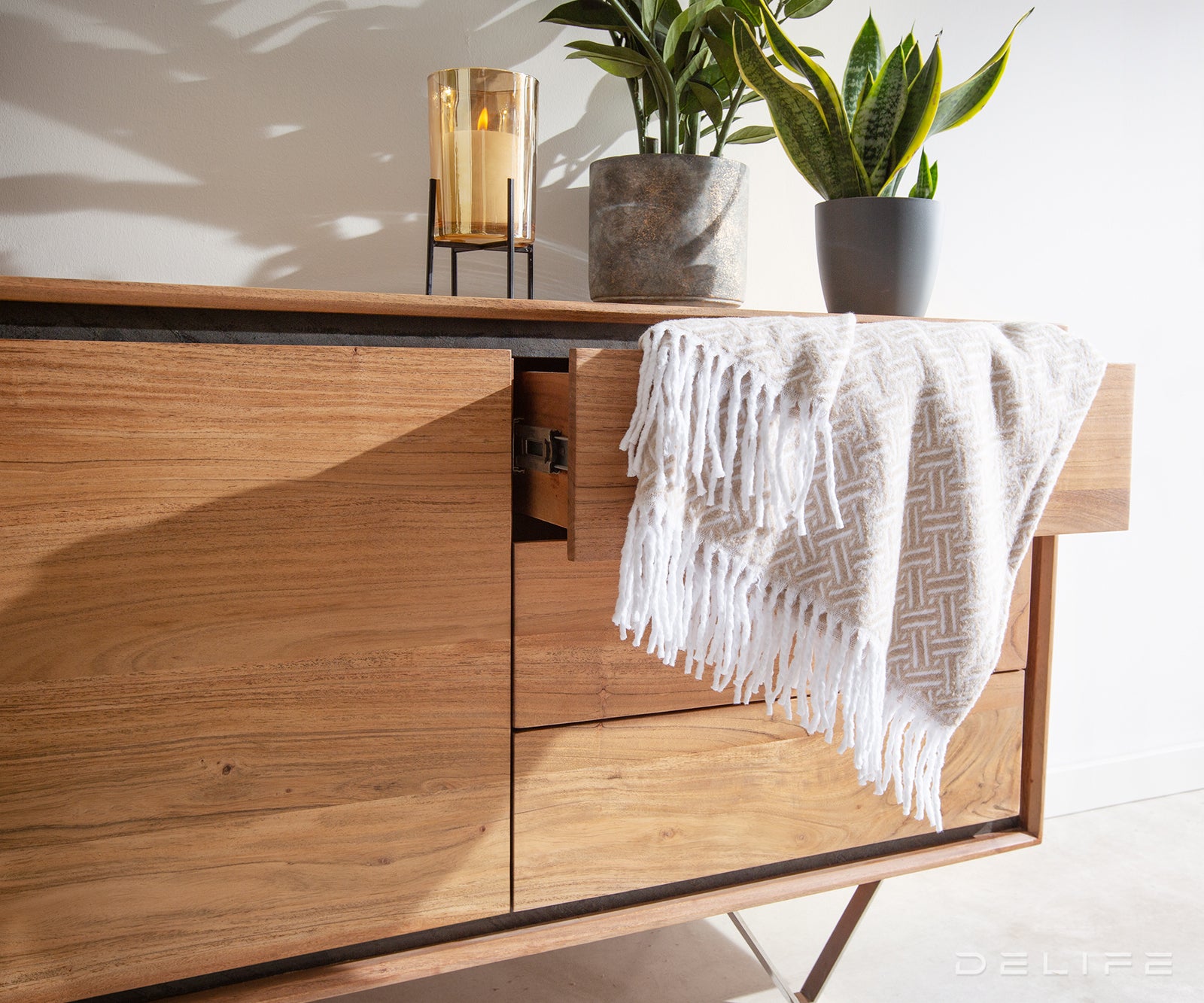 Komoda Stonegrace, Materijal: Bagrem