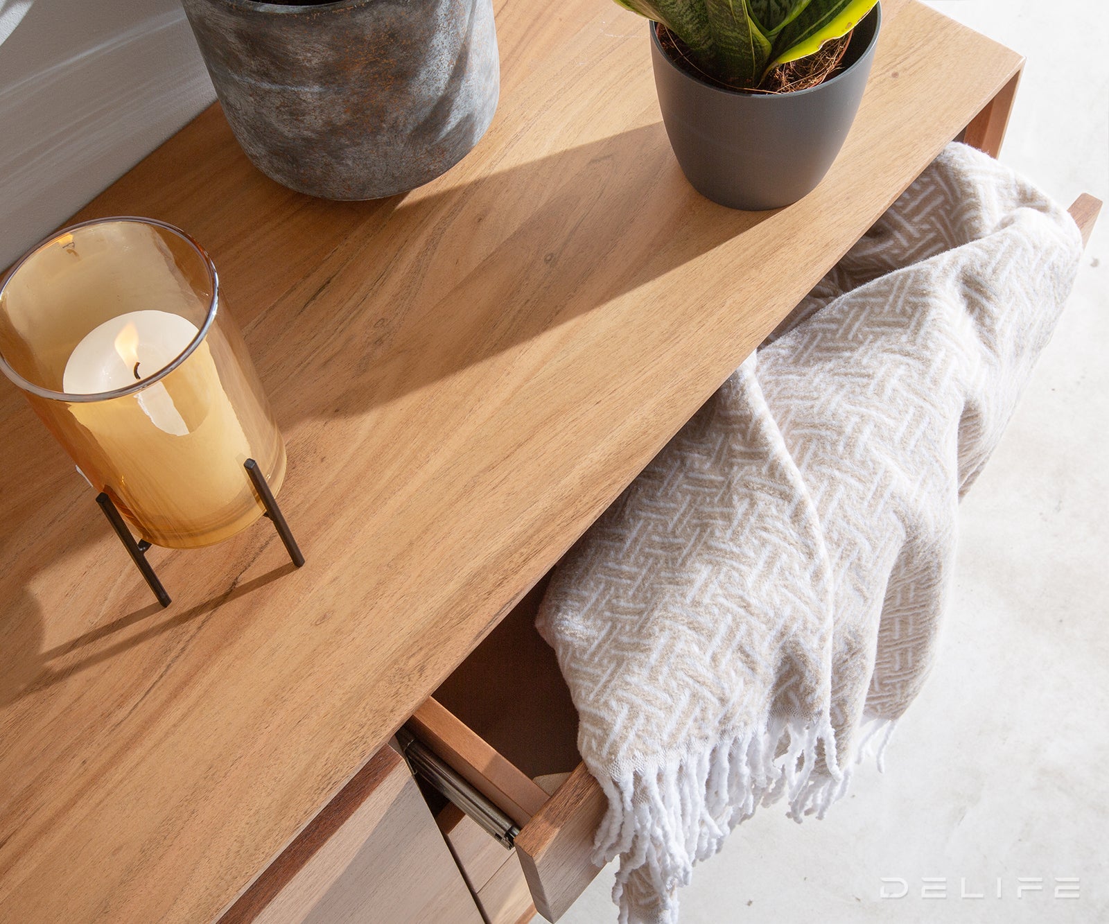 Komoda Stonegrace, Materijal: Bagrem