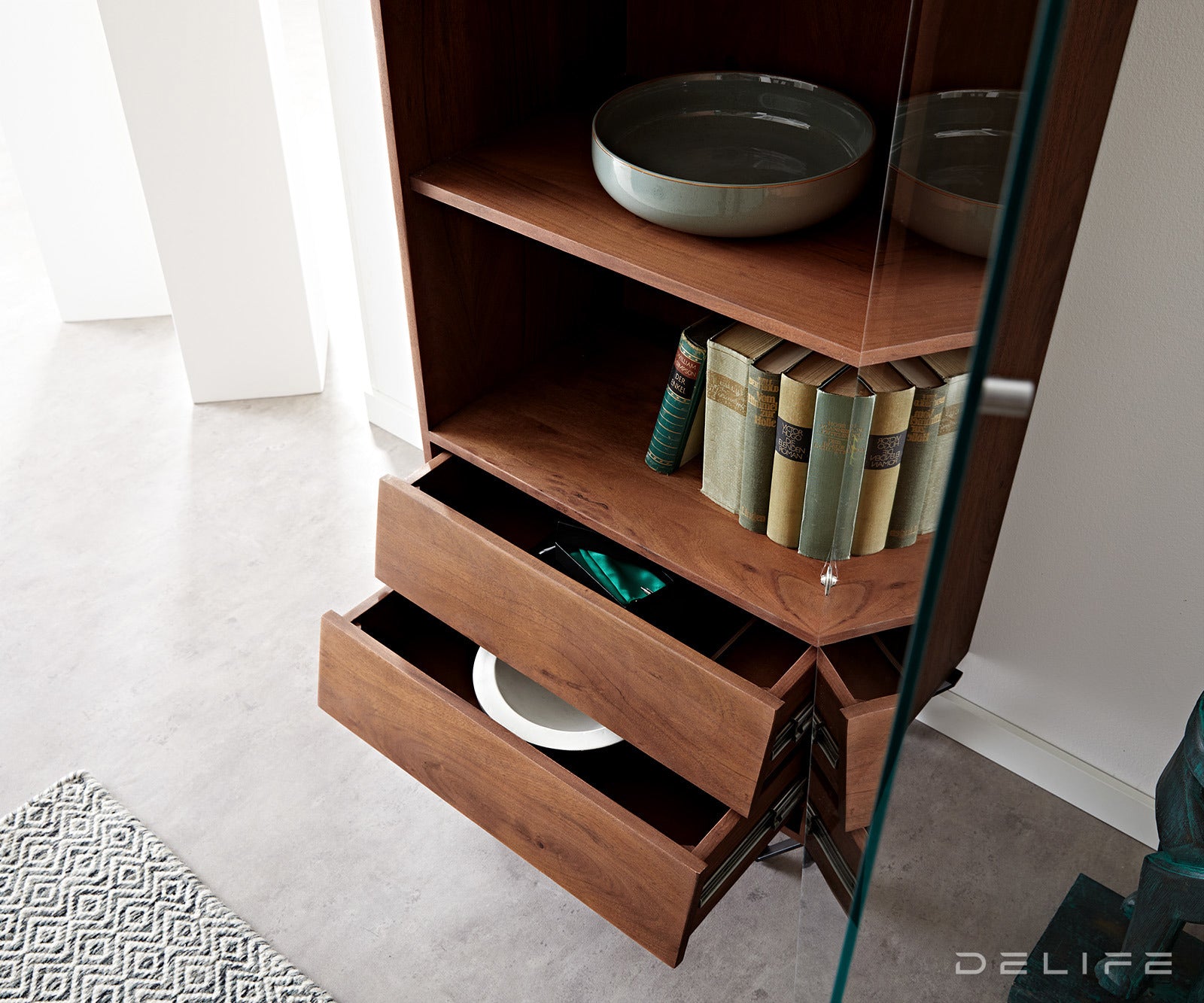 Visoka komoda Eloi, Materijal: Bagrem