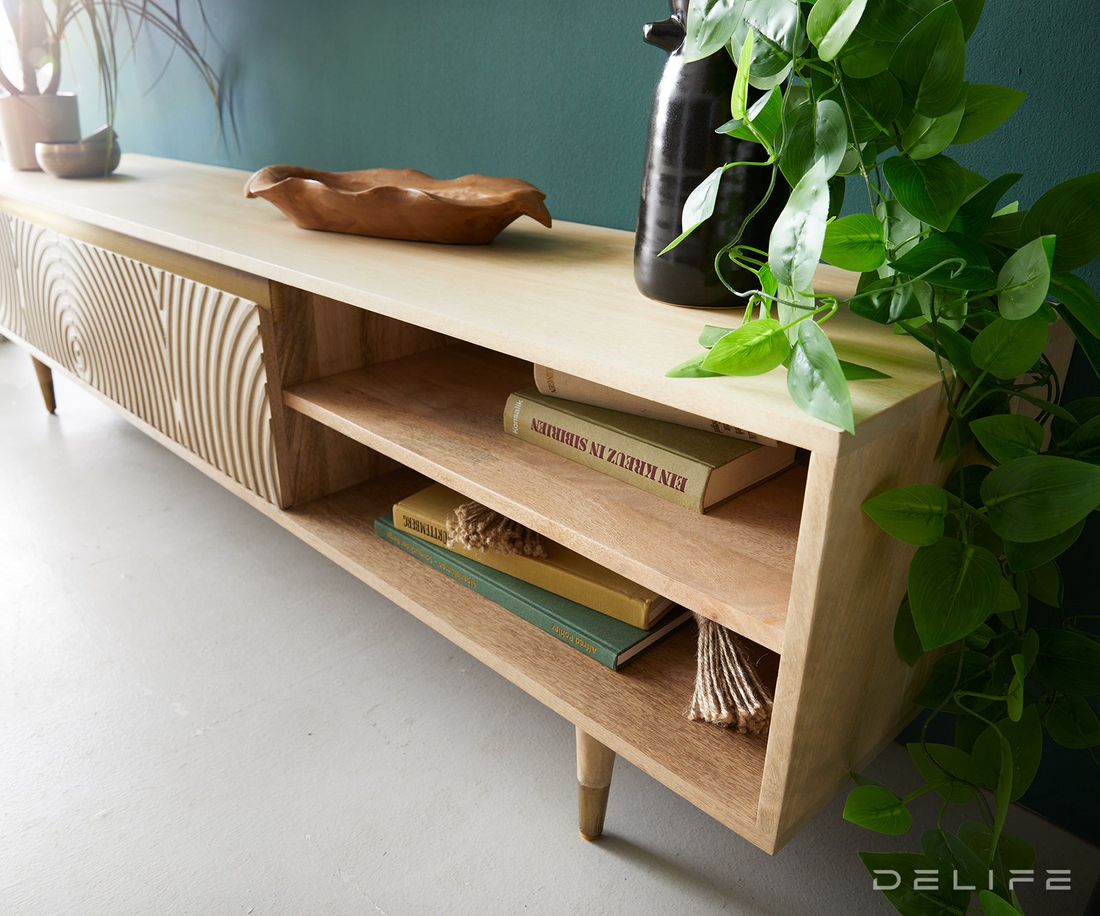 Komoda Budaya, Materijal: Mango