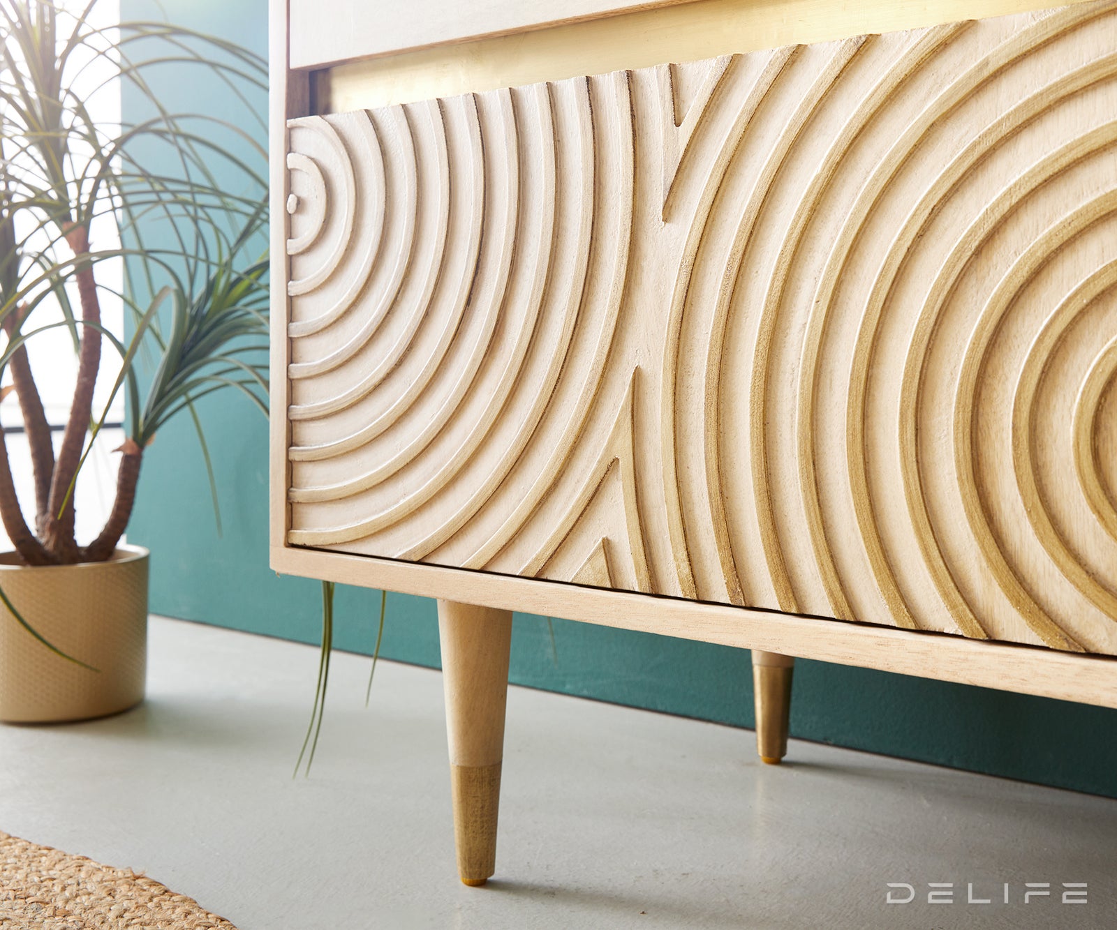 Vitrina Budaya, Materijal: Mango