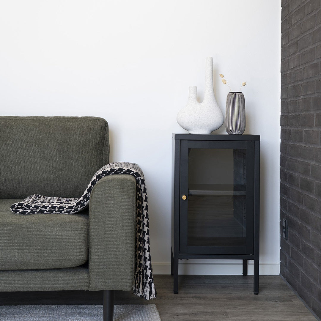 Ormarić Dalby, Materijal: Čelik