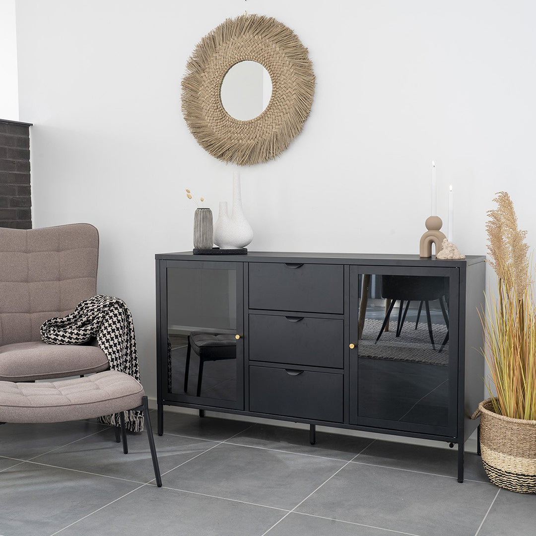 Komoda Dalby, Materijal: Čelik