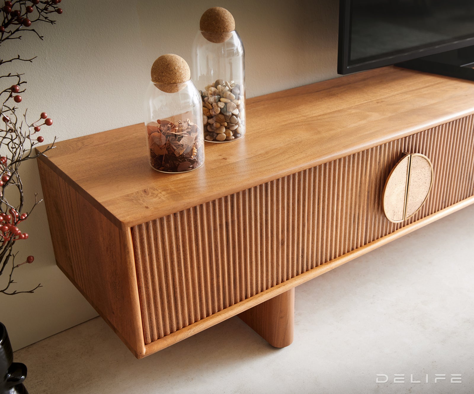 Komoda Surimu, Materijal: Bagrem