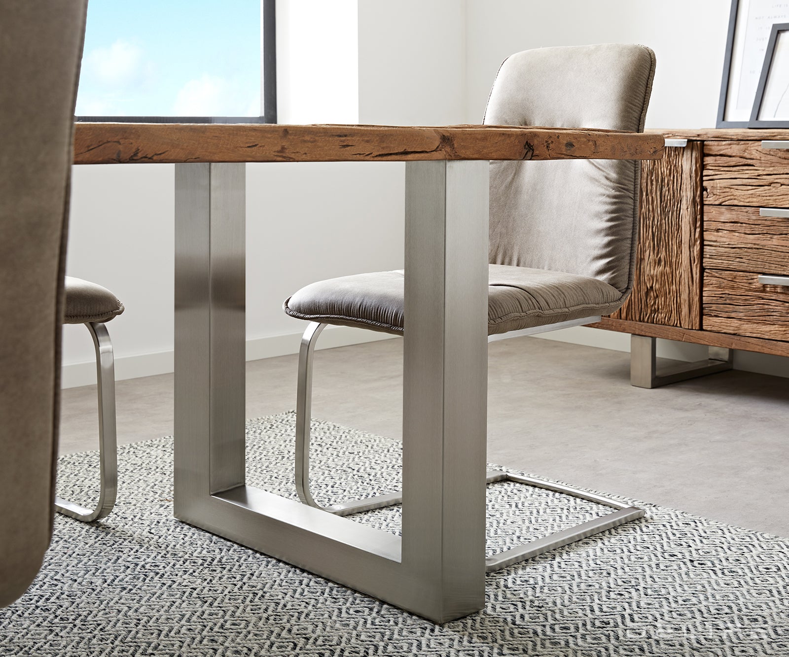 Blagovaonski stol Reclaimed, Materijal: Reciklirano drvo