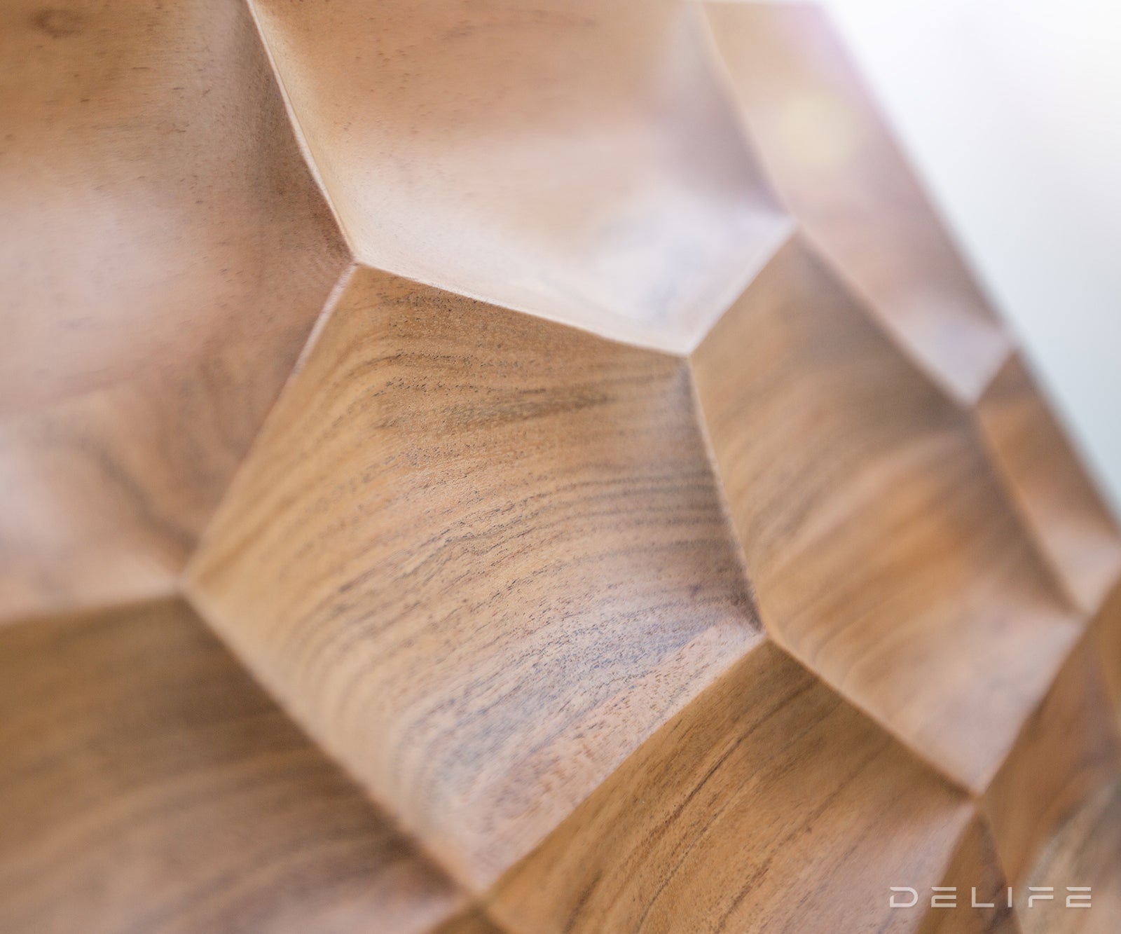 Komoda Solu, Materijal: Bagrem