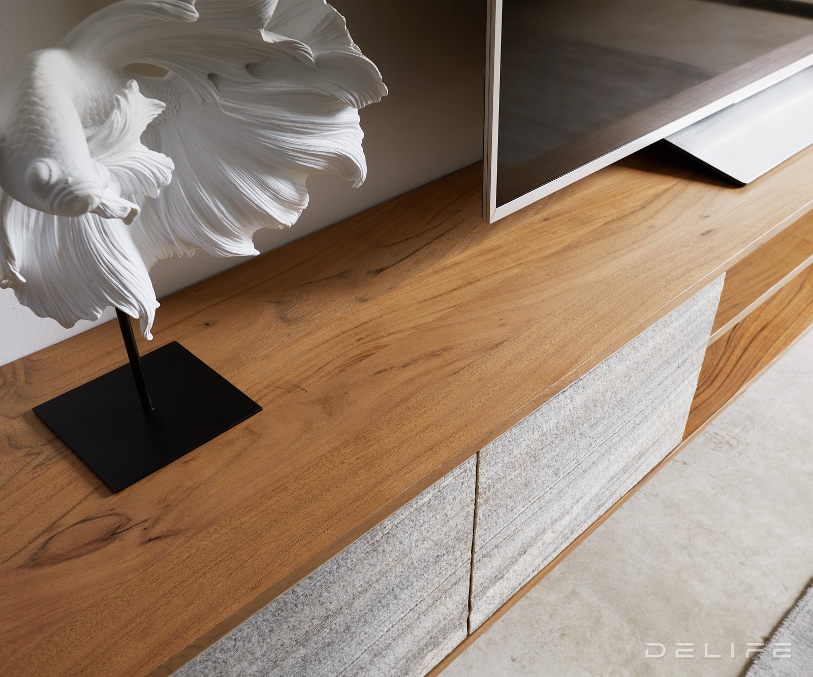 TV Komoda Kleo, Materijal: Bagrem