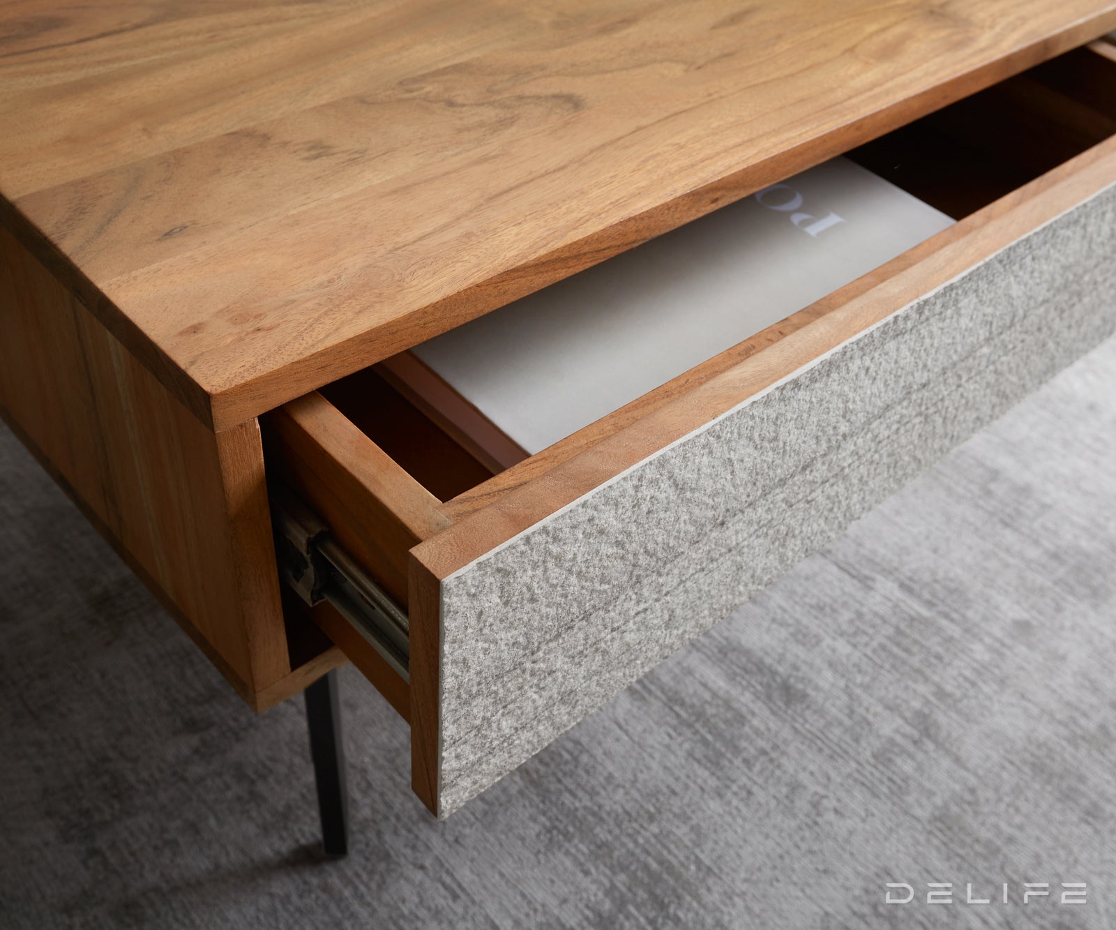 Klub stolić Kleo, Materijal: Bagrem