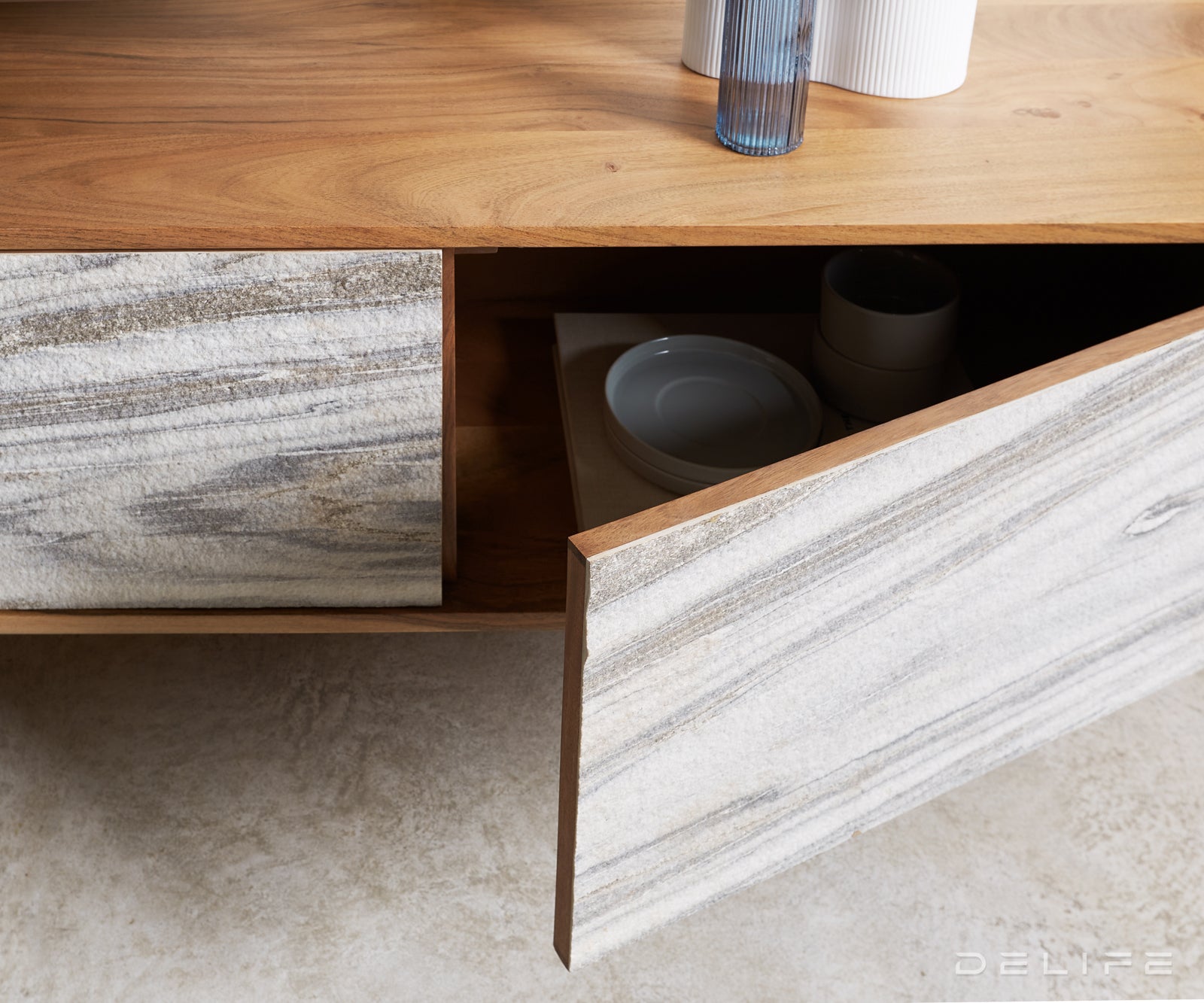 TV Komoda Kleo, Materijal: Bagrem