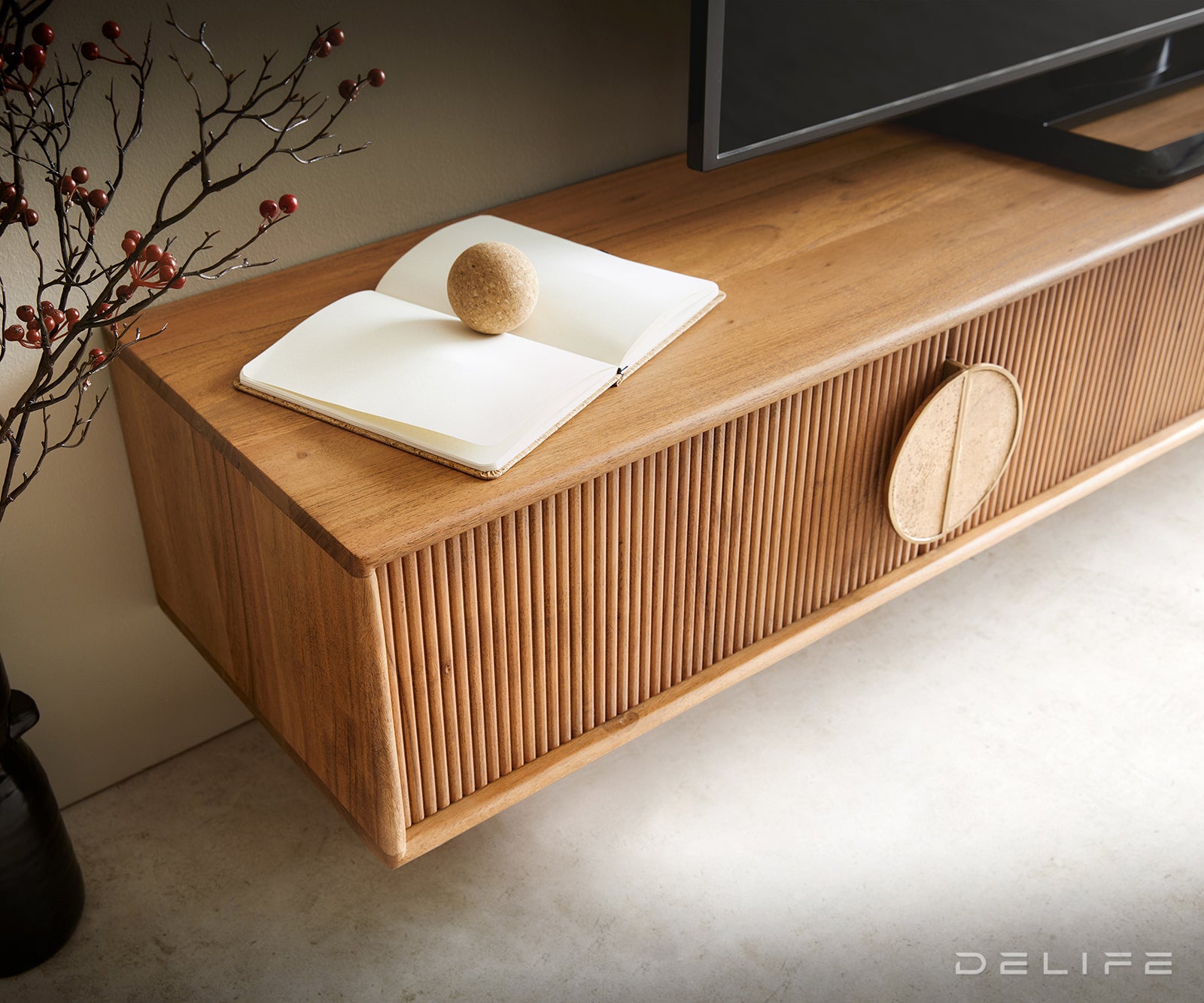 Komoda Surimu, Materijal: Bagrem