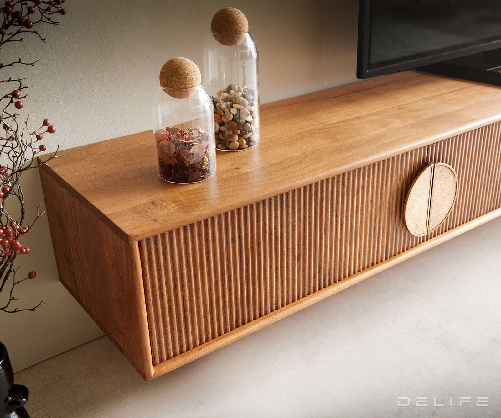 Komoda Surimu, Materijal: Bagrem