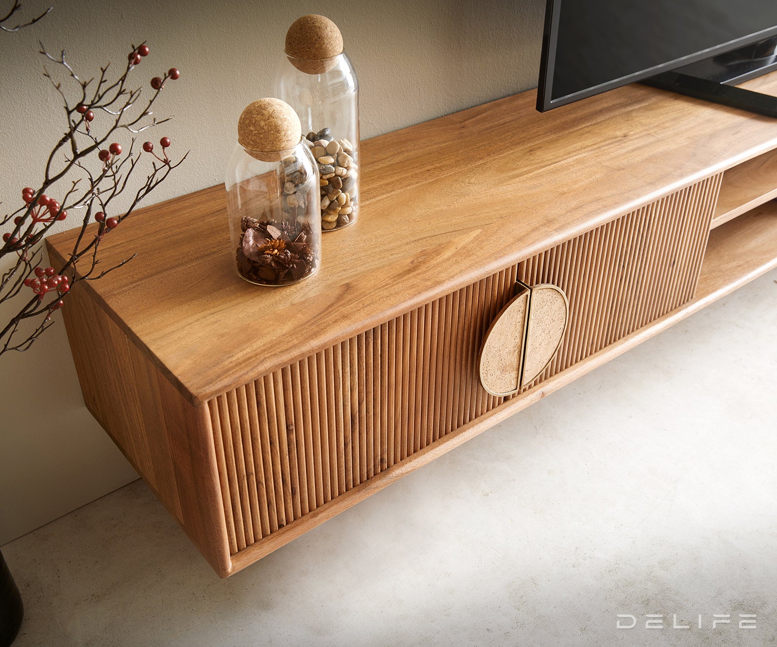 Komoda Surimu, Materijal: Bagrem