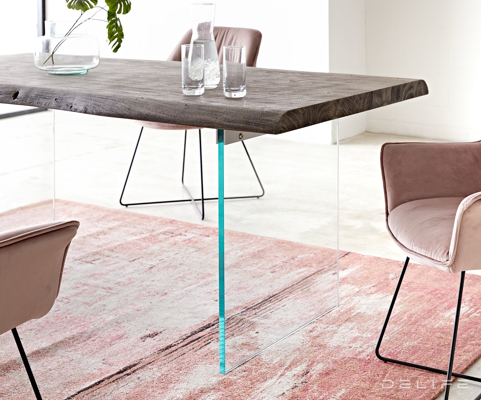 Blagovaonski stol Edge, Materijal: Bagrem, Debljina ploče: 5,5cm