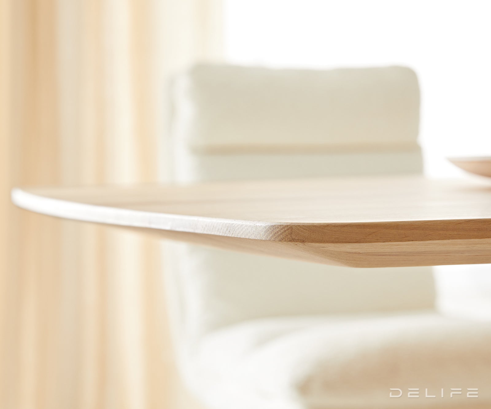 Blagovaonski stol Edge Bott, Materijal: Hrast