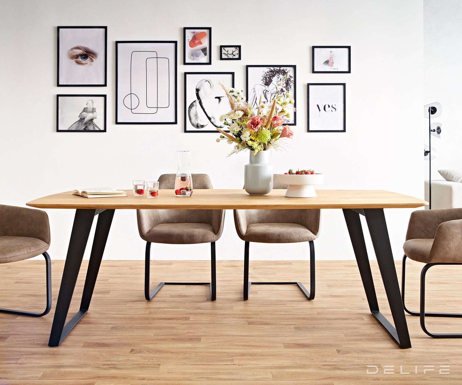 Blagovaonski stol Edge Bott, Materijal: Hrast