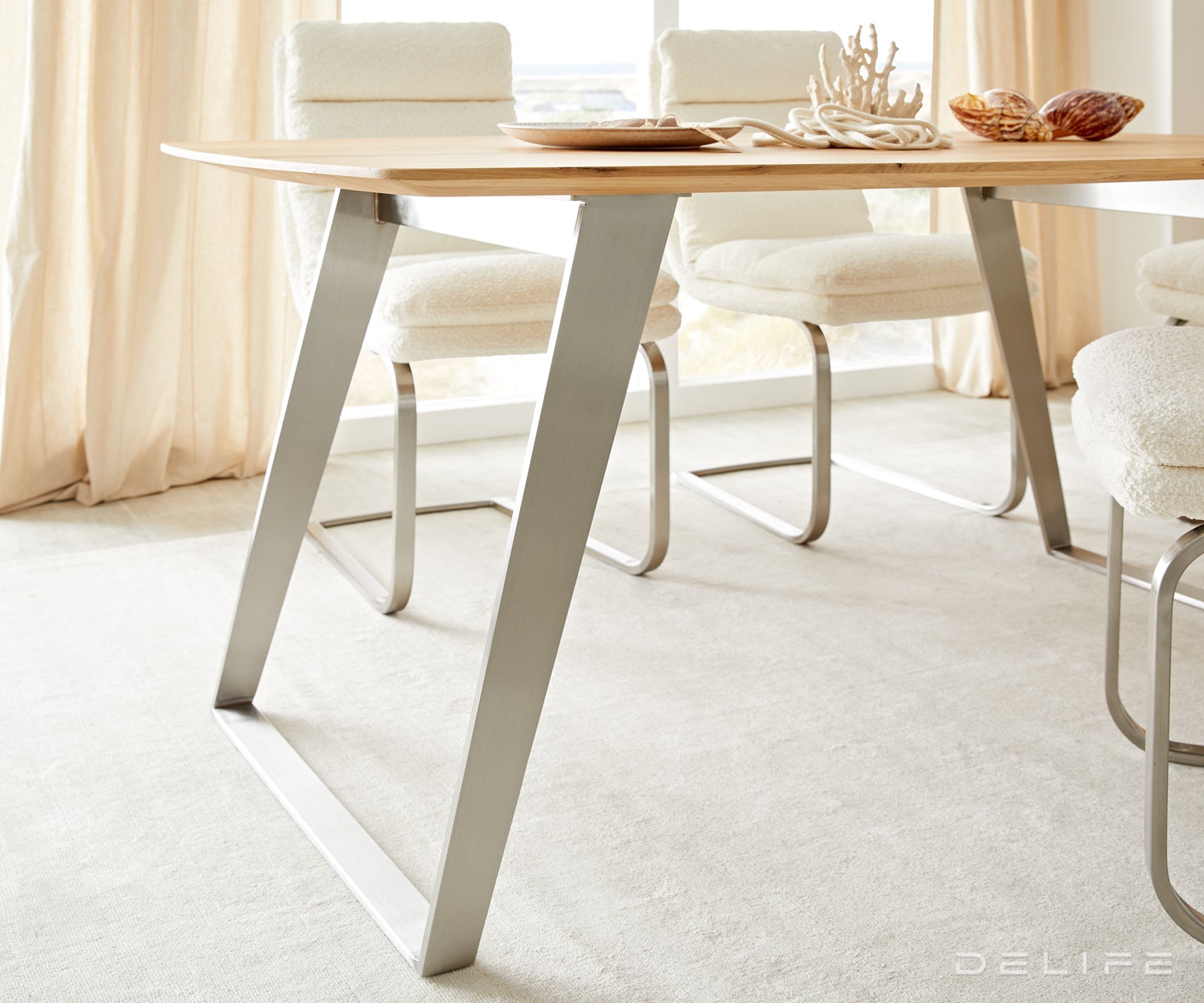 Blagovaonski stol Edge Bott, Materijal: Hrast