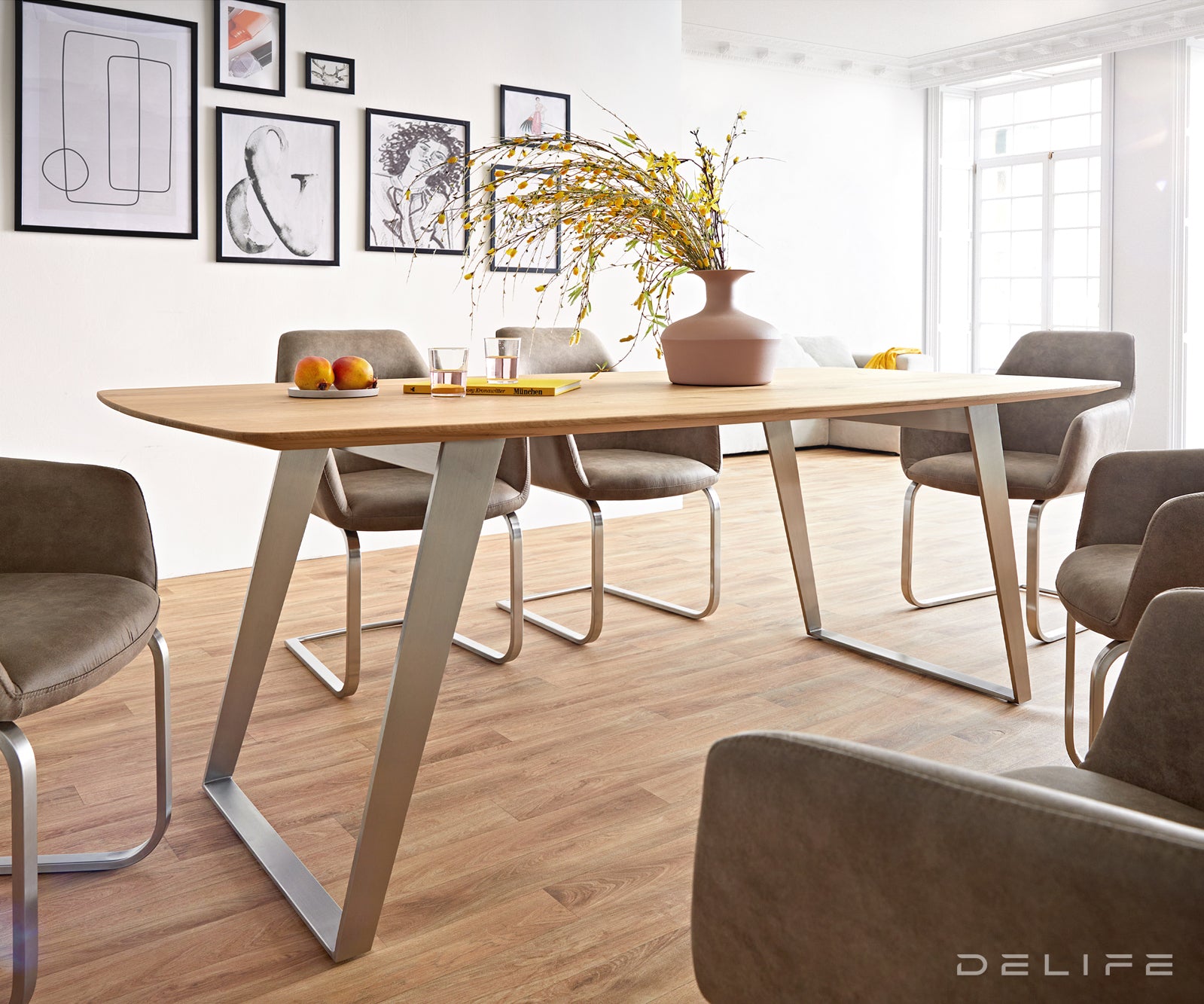 Blagovaonski stol Edge Bott, Materijal: Hrast