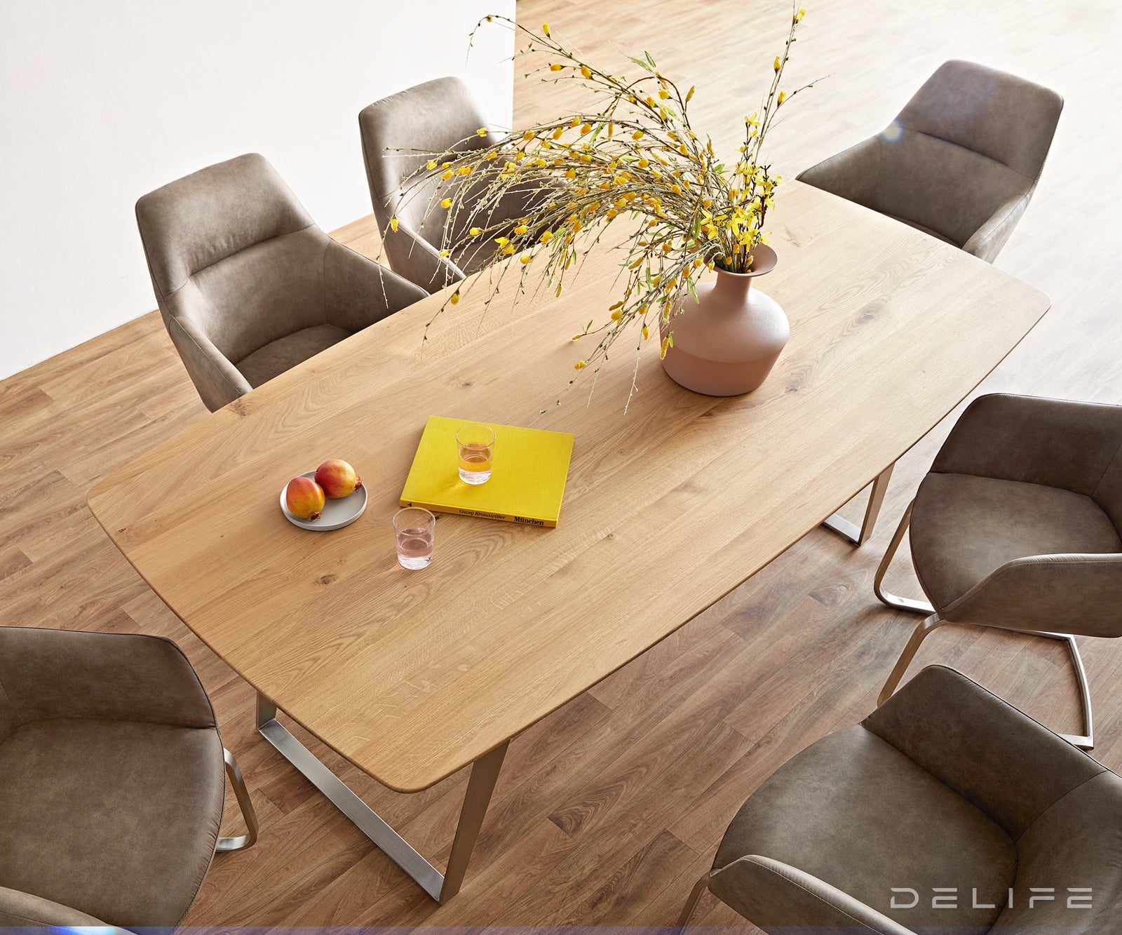 Blagovaonski stol Edge Bott, Materijal: Hrast