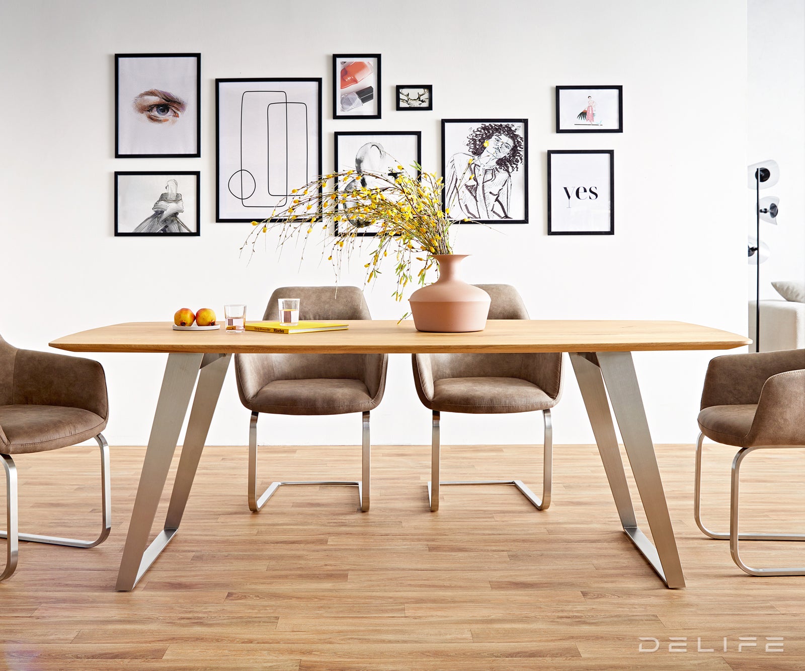 Blagovaonski stol Edge Bott, Materijal: Hrast