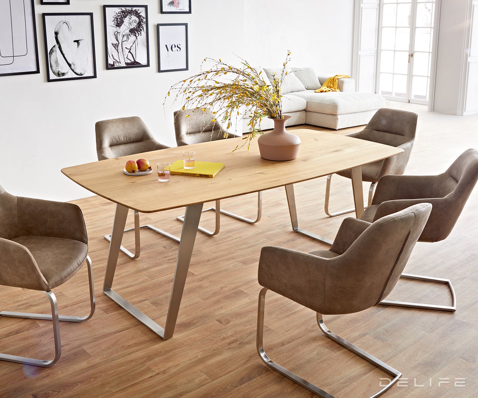 Blagovaonski stol Edge Bott, Materijal: Hrast