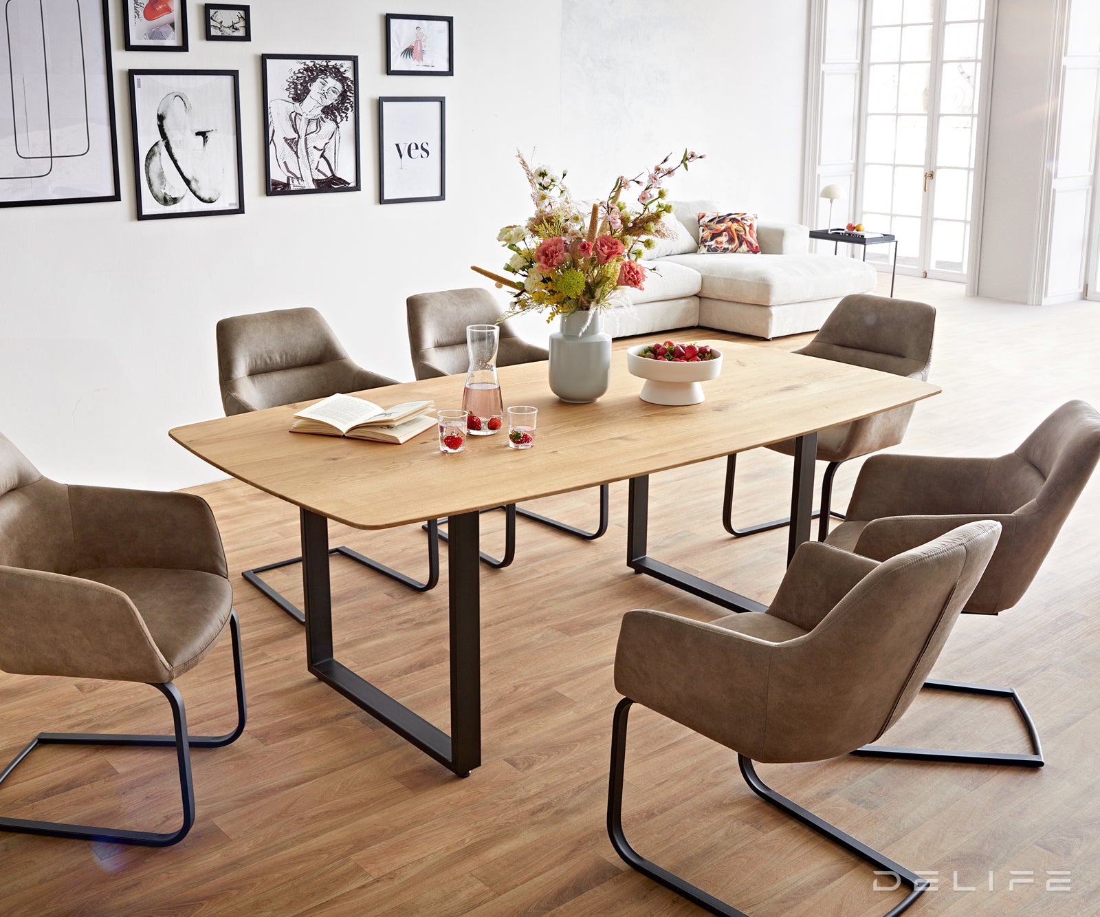 Blagovaonski stol Edge Bott, Materijal: Hrast