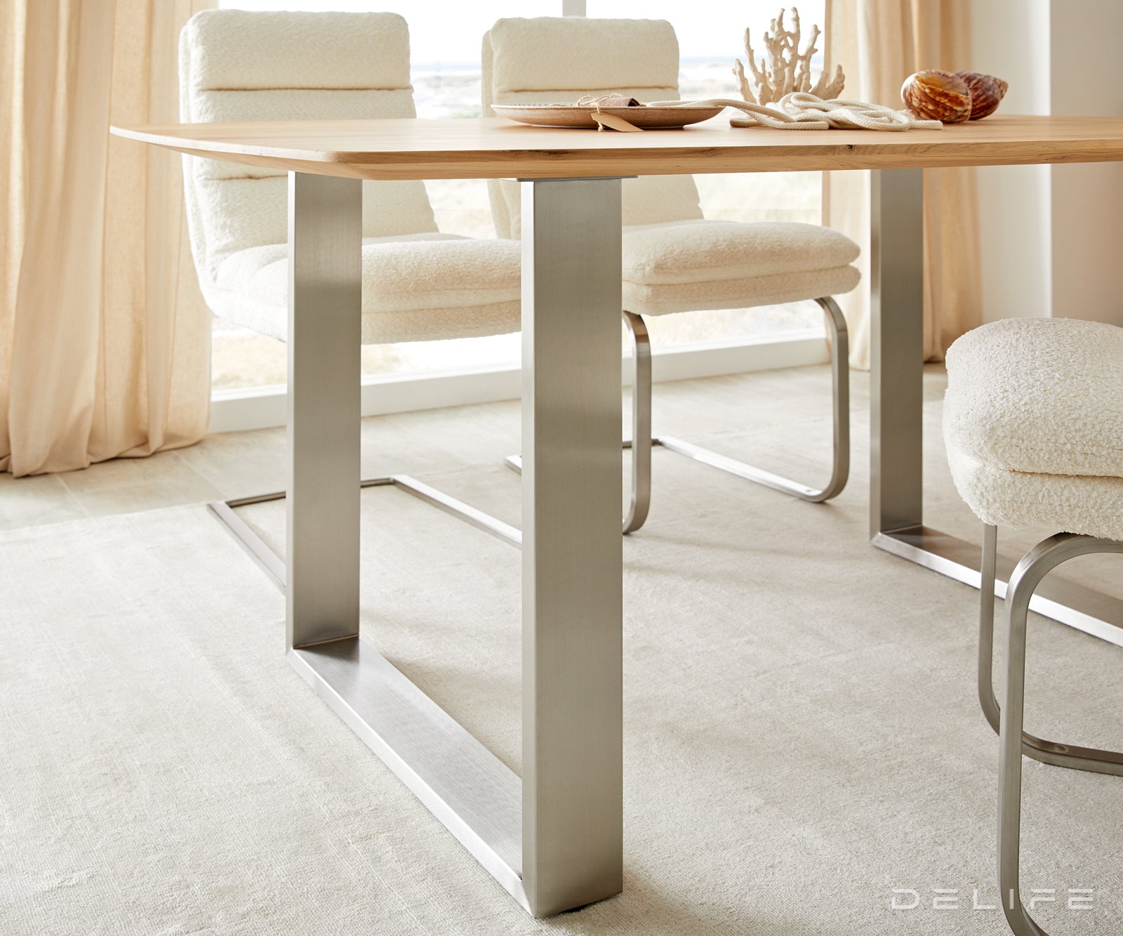 Blagovaonski stol Edge Bott, Materijal: Hrast