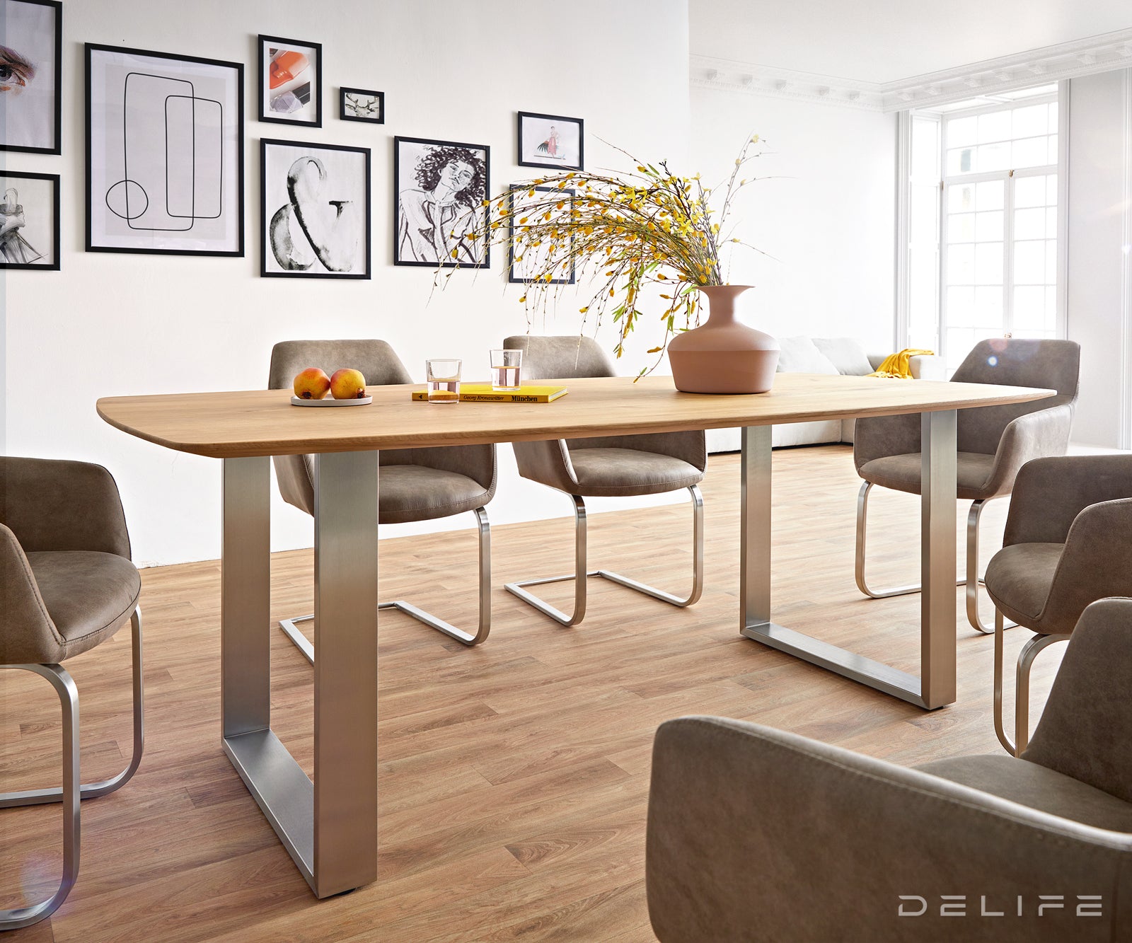 Blagovaonski stol Edge Bott, Materijal: Hrast