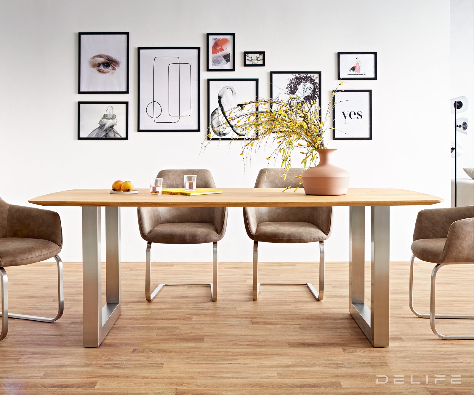 Blagovaonski stol Edge Bott, Materijal: Hrast