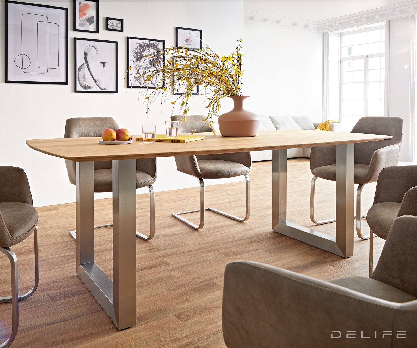 Blagovaonski stol Edge Bott, Materijal: Hrast