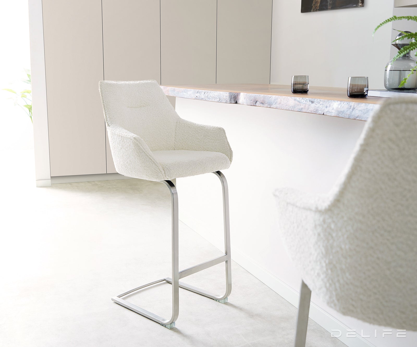 Barska stolica Alja Flex, Materijal: Boucle