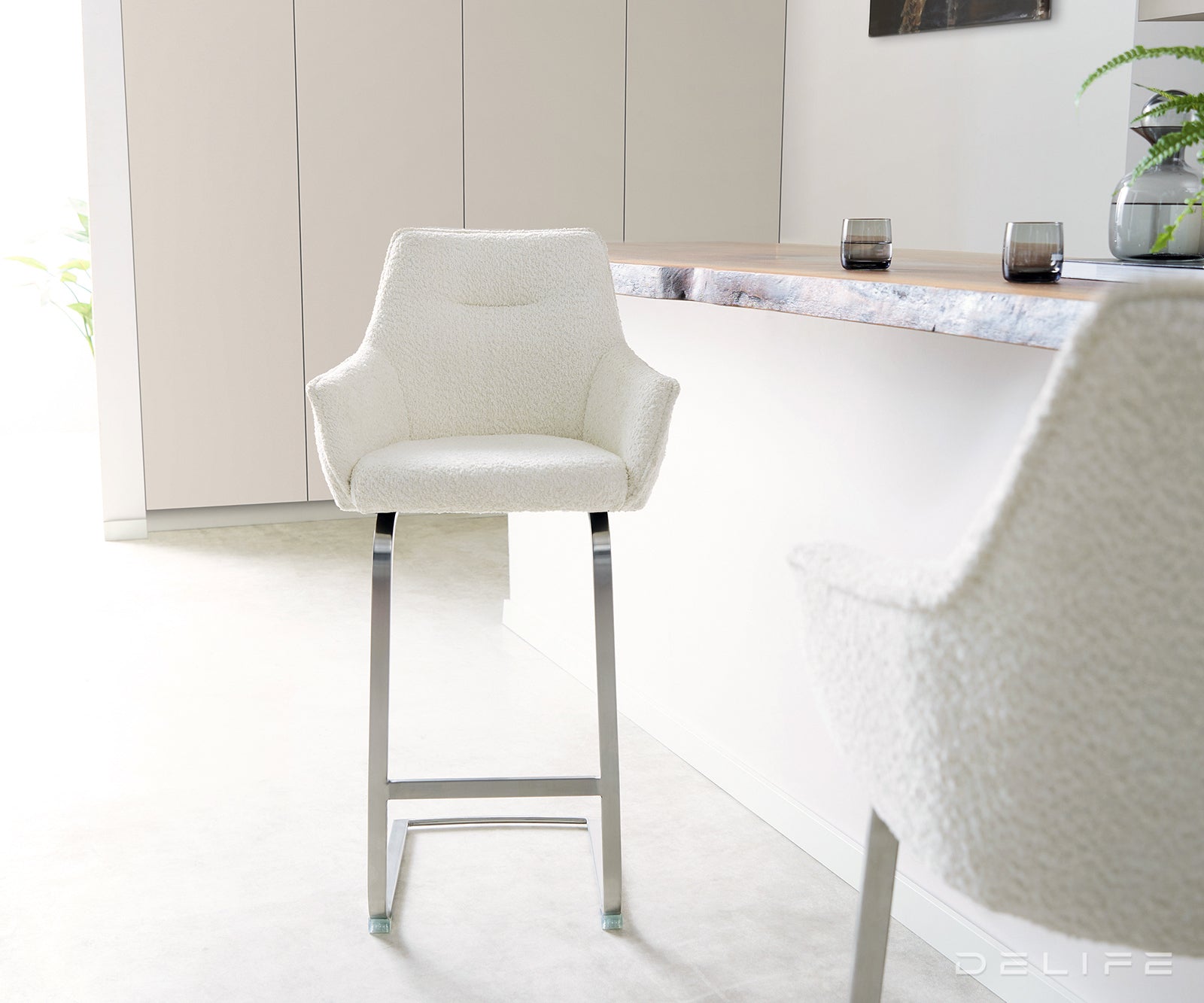 Barska stolica Alja Flex, Materijal: Boucle