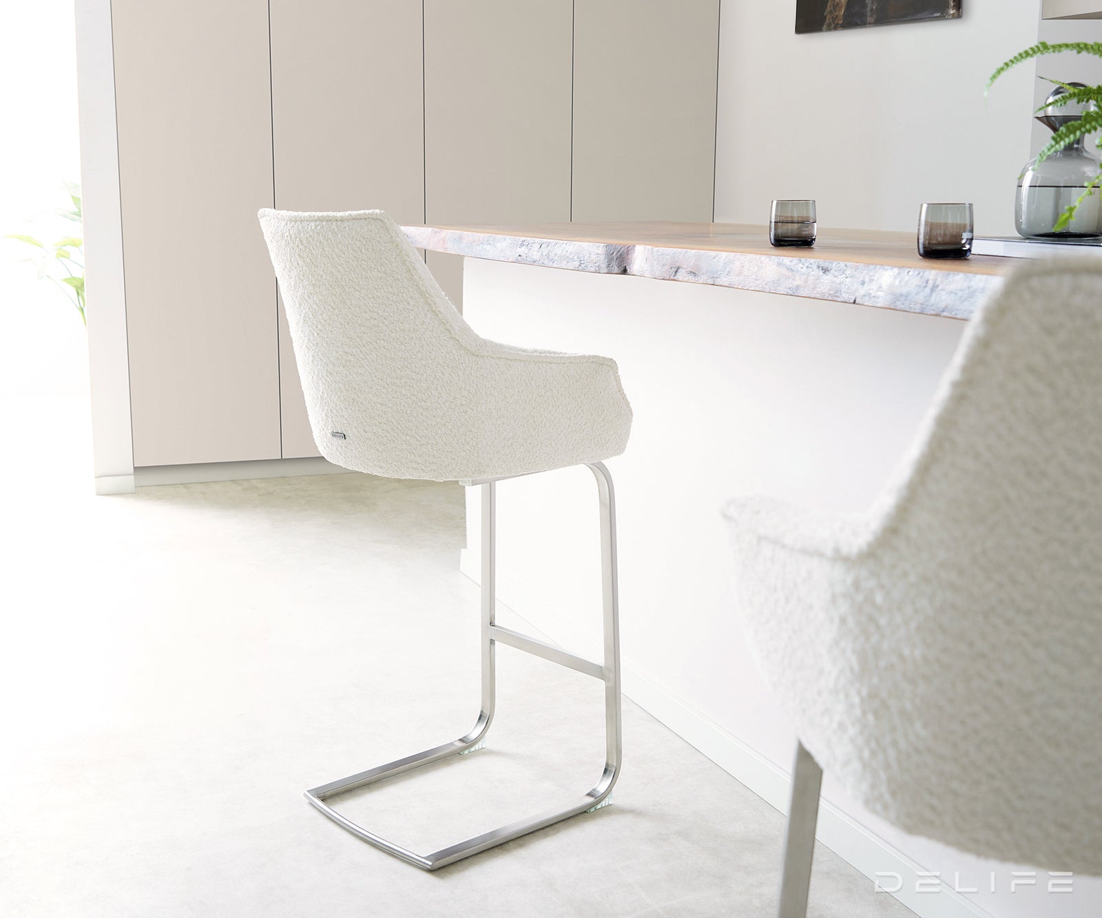 Barska stolica Alja Flex, Materijal: Boucle