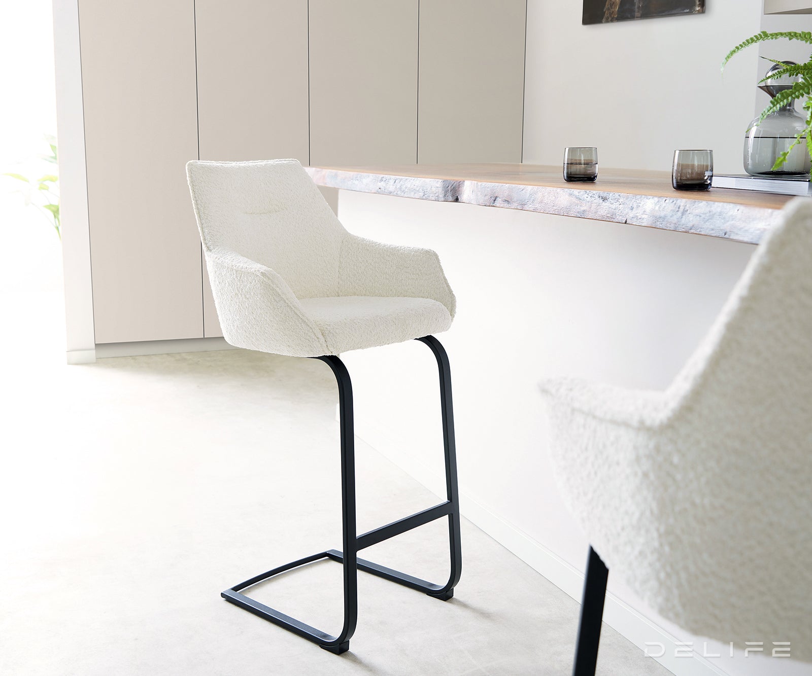 Barska stolica Alja Flex, Materijal: Boucle