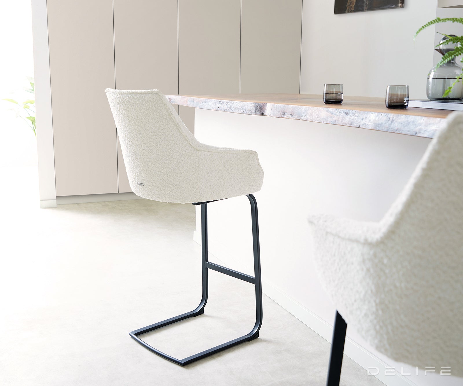 Barska stolica Alja Flex, Materijal: Boucle