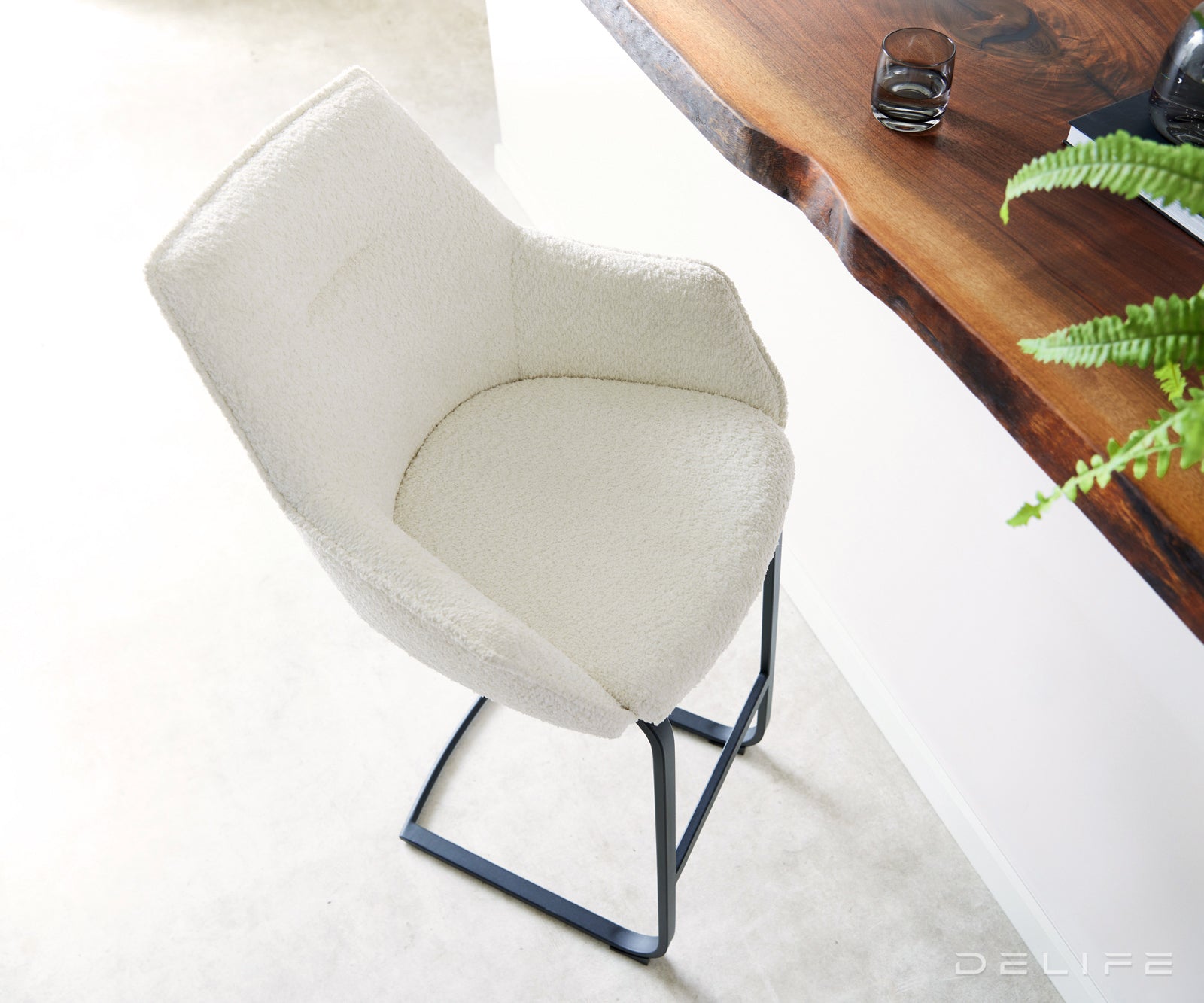 Barska stolica Alja Flex, Materijal: Boucle