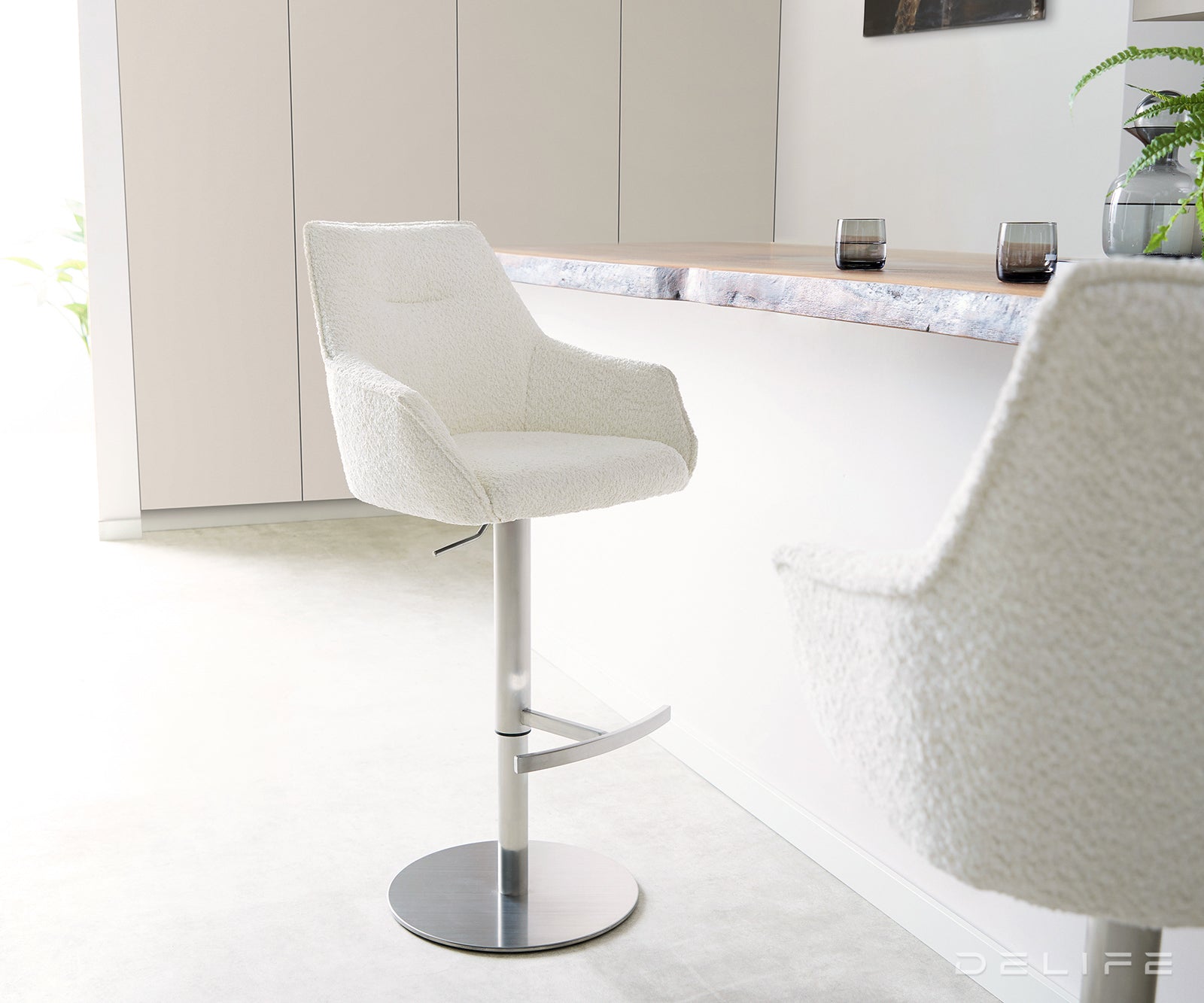 Barska stolica Alja Flex, Materijal: Boucle