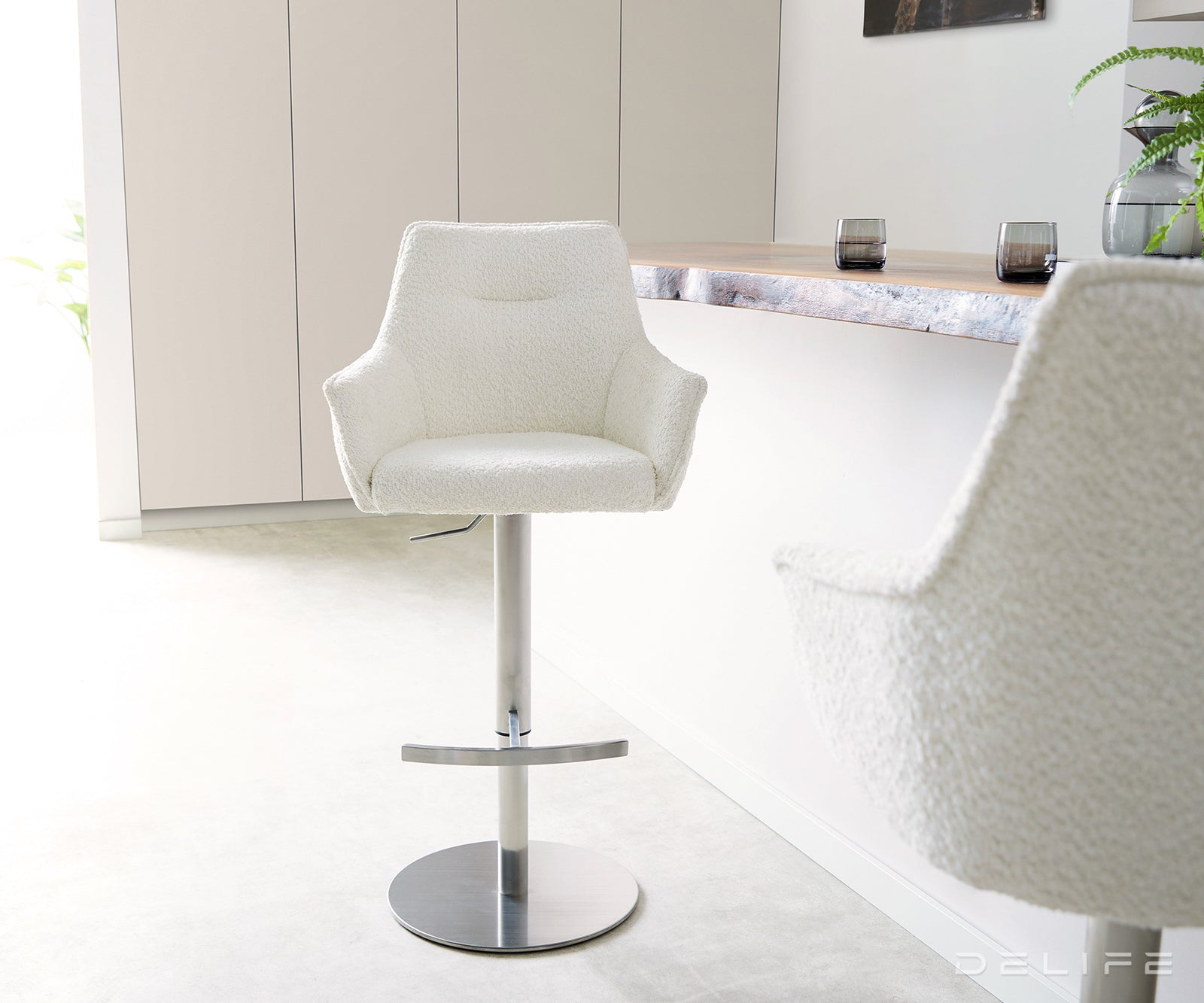 Barska stolica Alja Flex, Materijal: Boucle