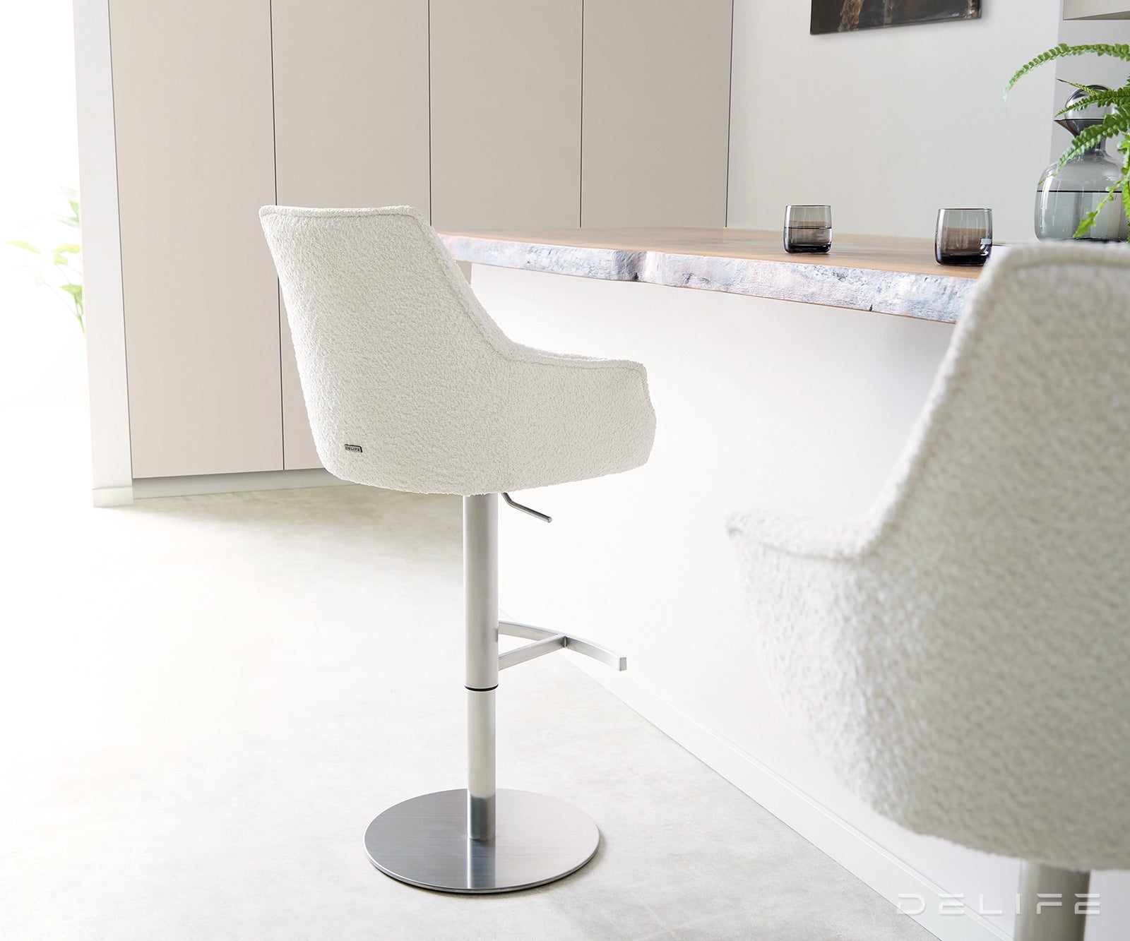 Barska stolica Alja Flex, Materijal: Boucle